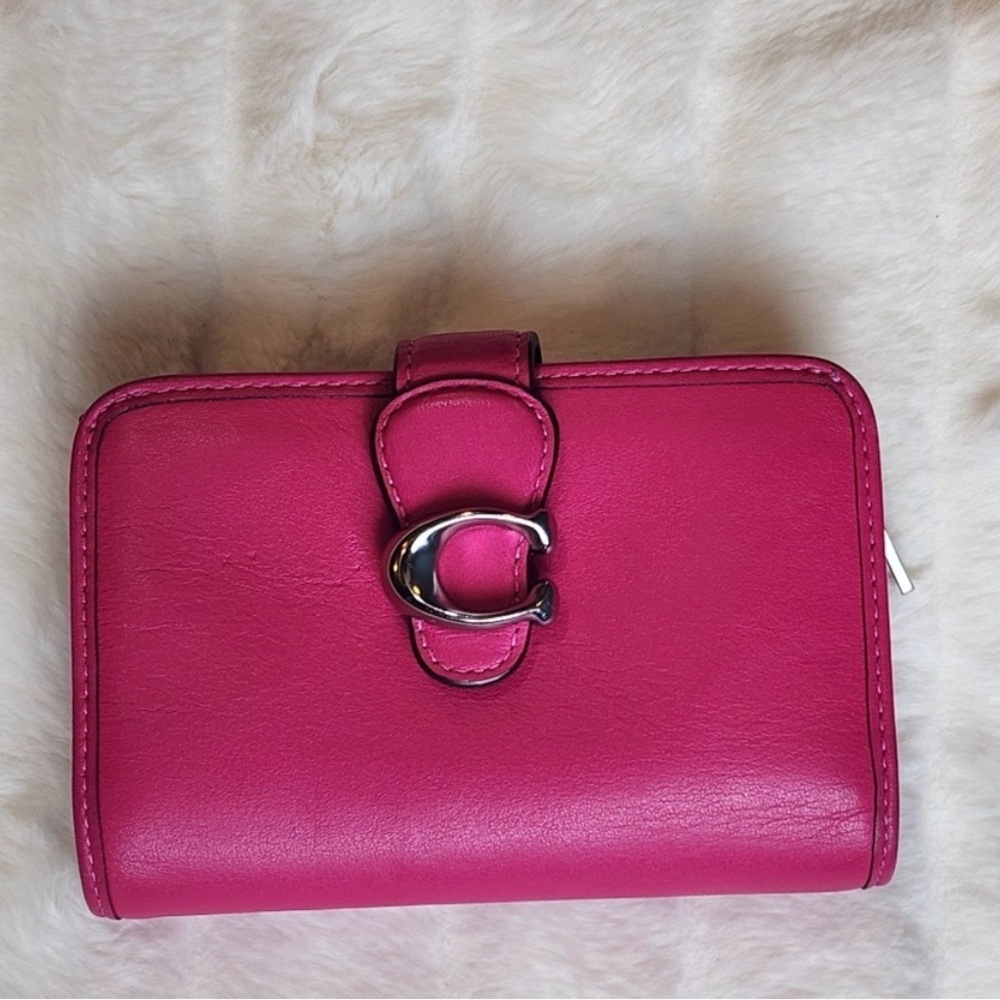 Coach Tabby Medium Wallet In Dragonfruit- EUC - PRICED TO SELL